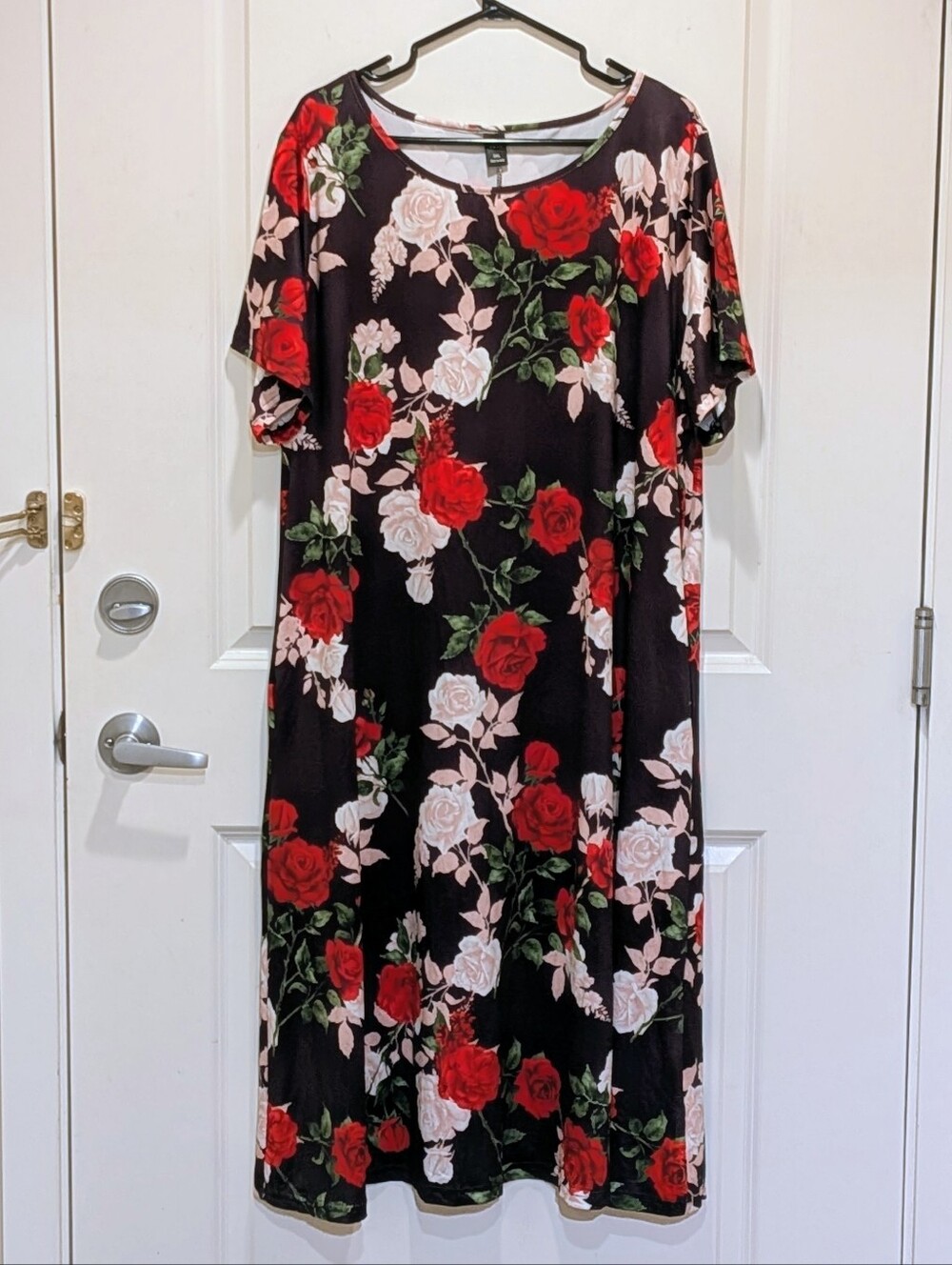 EUC Emery Rose 3X Black Midi Dress with Red and White Rose Print